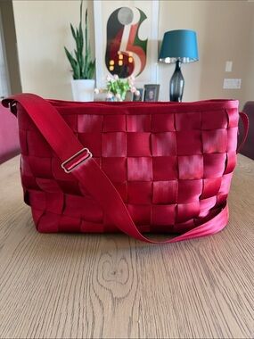 Harvey’s Seatbelt Large Crossbody travel bag/diaper bag- Red
